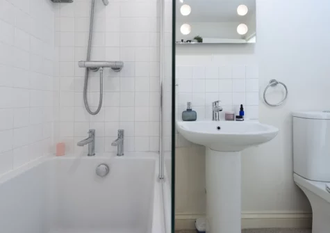 The bathroom at Bessie Ellen's Cottage, Fowey