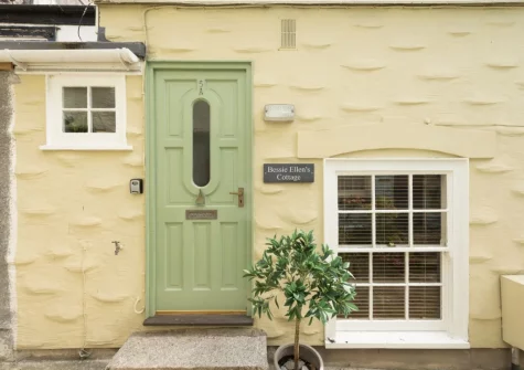Bessie Ellen's Cottage is a superbly located, charming & comfortable cottage for two overlooking Fore Street in the heart of Fowey
