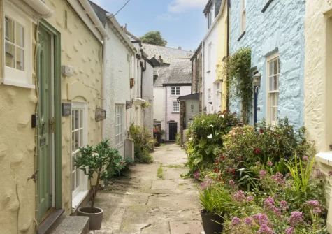 Bessie Ellen's Cottage has its entrance up a quiet & narrow pedestrianised lane