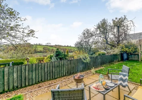 The patio, outdoor sitting area & garden at Betty's Cottage, Bishop's Tawton