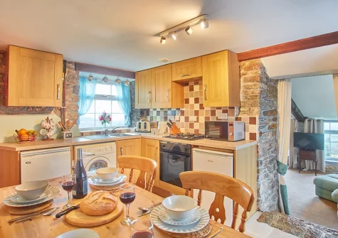 The kitchen & dining area at Bickle Bice, Minions