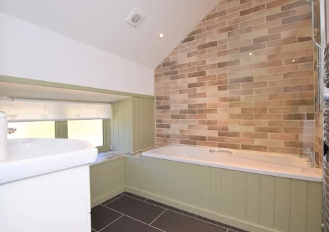 The bathroom at Birds Nest, Bondleigh