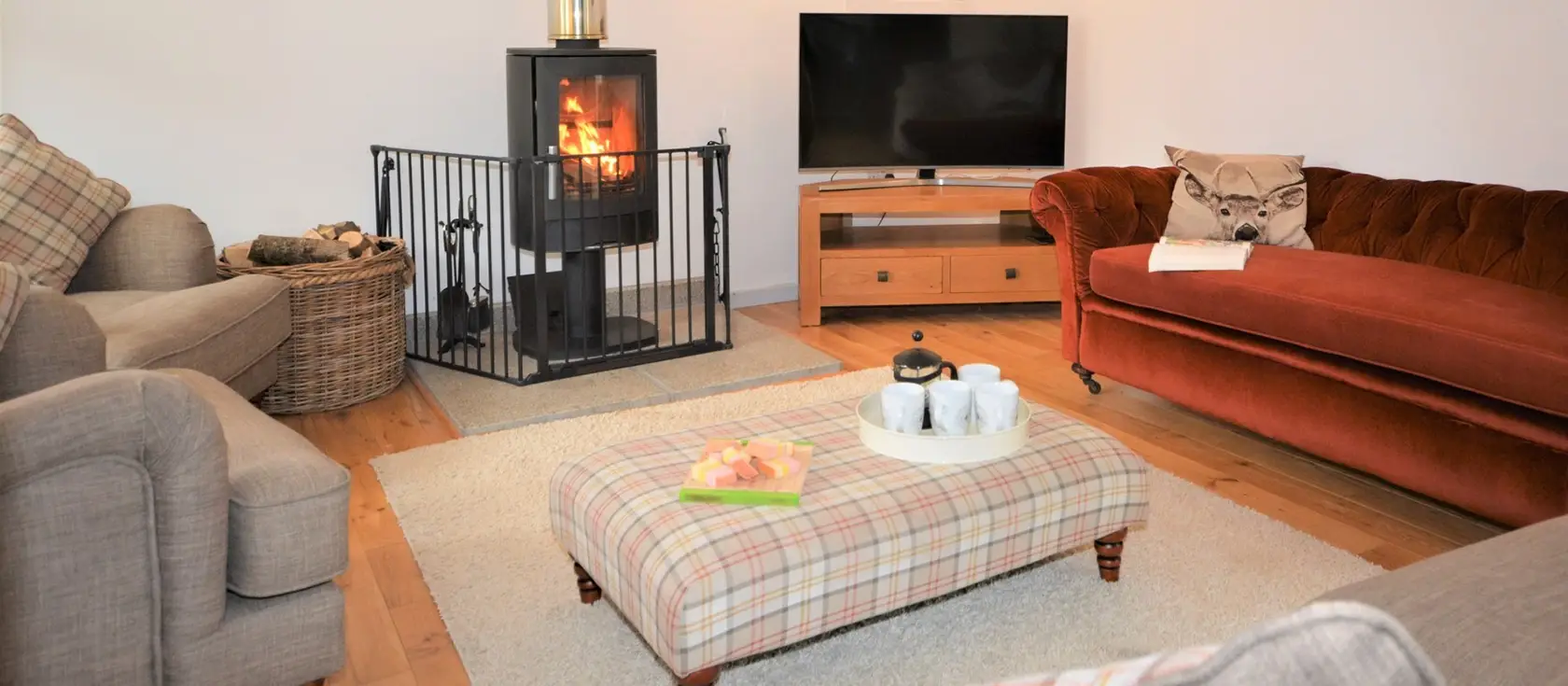 Birds Nest, Bondleigh is a contemporary barn conversion sleeping six, perfectly positioned between Dartmoor & Exmoor National Parks. Enjoy modern comforts, an enclosed patio with BBQ, and endless Devon adventures for truly memorable family holidays.
