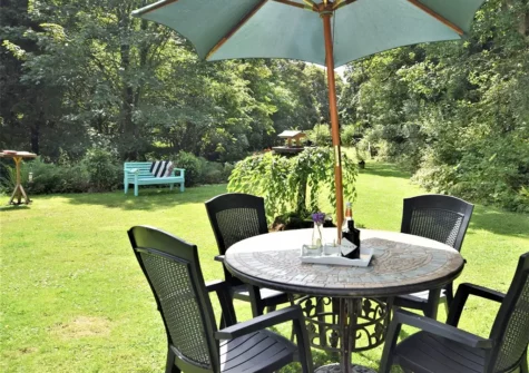 The garden & alfresco dining area at Blowing House Cottage, Perrancoombe
