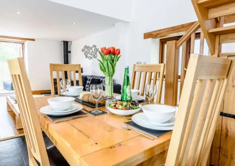 The dining area at Bluebell Barn, Alfardisworthy