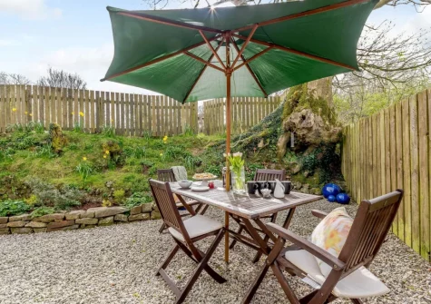 The shingle garden & alfresco dining area at Bluebell Barn, Alfardisworthy