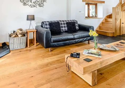 Bluebell Barn, Alfardisworthy is a stylish barn conversion on a peaceful rural smallholding near Tamar Lakes. Enjoy modern comforts, enclosed garden with BBQ, and excellent access to Devon and Cornwall's finest beaches and attractions.