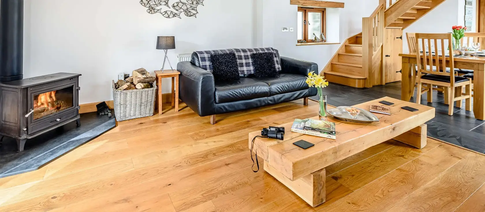 Bluebell Barn, Alfardisworthy is a stylish barn conversion on a peaceful rural smallholding near Tamar Lakes. Enjoy modern comforts, enclosed garden with BBQ, and excellent access to Devon and Cornwall's finest beaches and attractions.