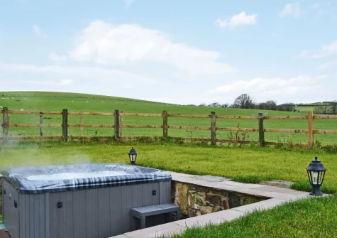 The hot tub & enclosed garden at Bluebell Barn, Meldon