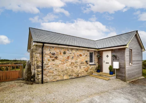 Bluebell Cottage is a stylish lodge near to Land's End, The Minack Theatre, Mousehole & St Michaels Mount