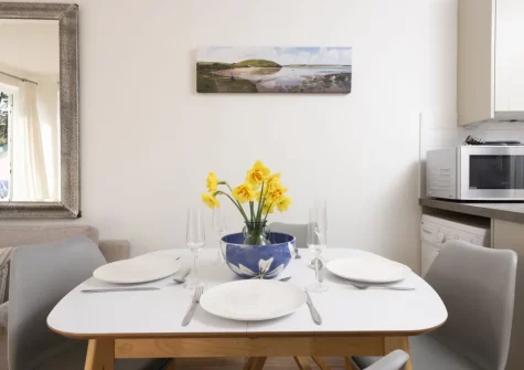 The dining area at Bluebirds, Polzeath