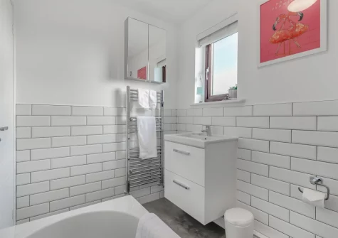 The bathroom at Blueskies, Padstow