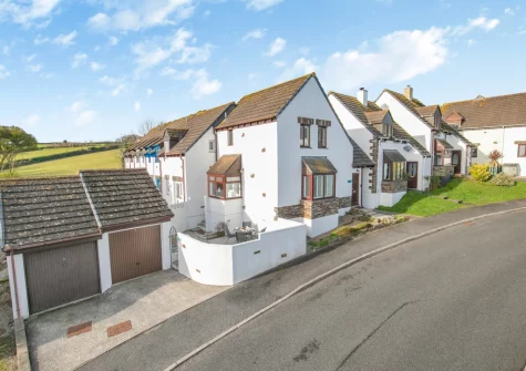 Blueskies is a light & stylish holiday home in Padstow with stunning views over the Camel Estuary