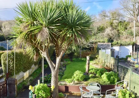 The patio, alfresco dining area & garden at Blythswood, Marazion