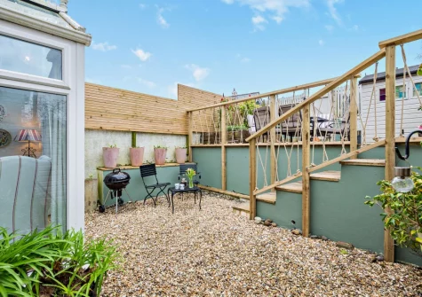 The tiered garden & outdoor sitting area at Bobs Cottage, Padstow