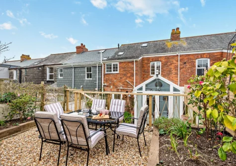 The tiered garden & outdoor sitting area at Bobs Cottage, Padstow