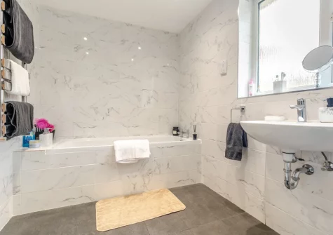 The bathroom at Bos-Coed, Perran Downs