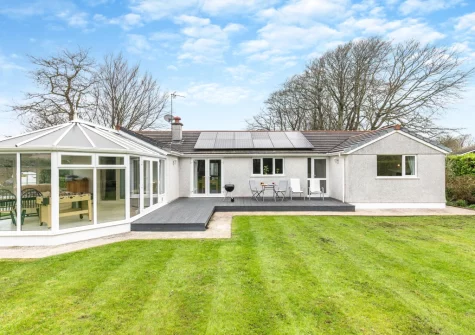 The decked patio, barbecue, alfresco dining area & enclosed garden at Bos-Coed, Perran Downs