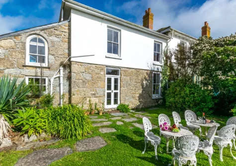 The outdoor sitting area & expansive manicured garden at Boslandew House, Mousehole