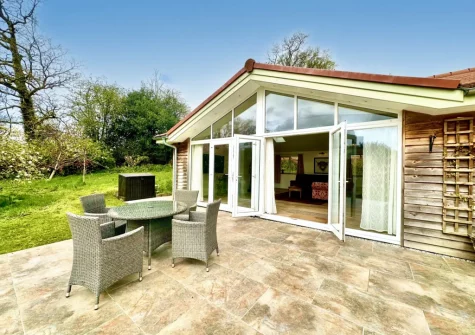 The patio, barbecue & alfresco dining area at Bourne Lodge, Witheridge