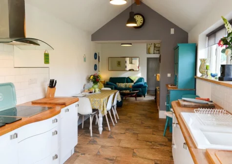 The kitchen & dining area at Bowji, Kelynack