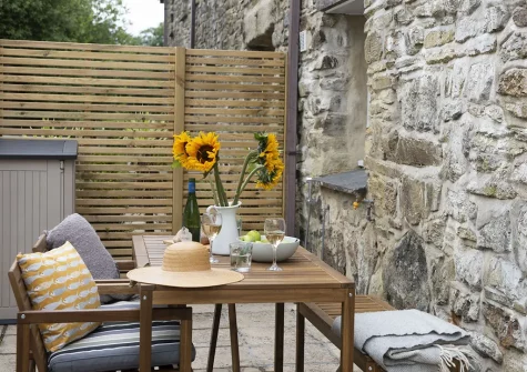 The courtyard & alfresco dining area at Bowjy Cottage, St Agnes