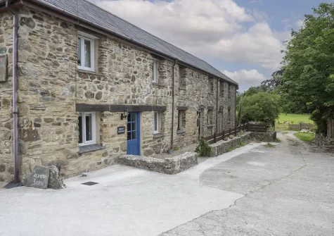 Bowjy Cottage is sublimely located in the thriving village of St Agnes