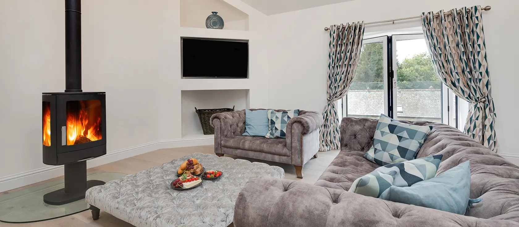 Bowjy, Liskeard is a stylish 4-bedroom countryside retreat featuring games room, hot tub, and covered outdoor kitchen. Perfectly positioned for exploring Cornwall's dramatic coast, historic attractions, and charming seaside towns like Looe.