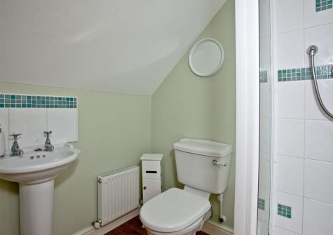 Bedroom #1 en-suite at Brambles Cottage, Wooda Farm, Bush