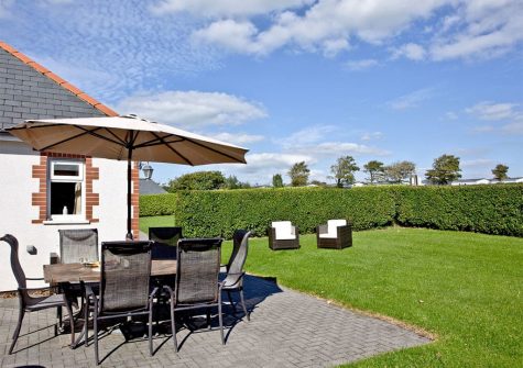 The patio & garden at Brambles Cottage, Wooda Farm, Bush