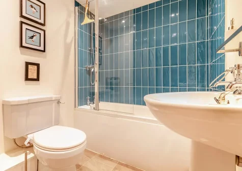 The bathroom at Bread Barn At Pengelly Farm, Nancegollan