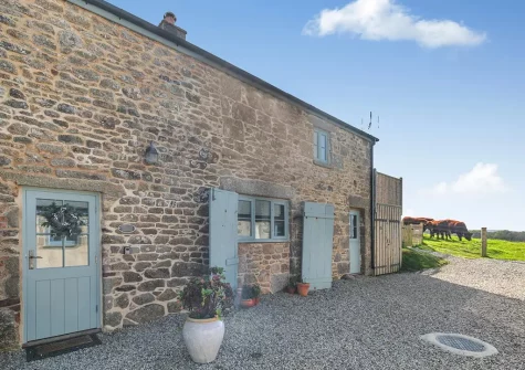 Bread Barn At Pengelly Farm is a detached reverse level barn conversion nestled in the Cornish countryside