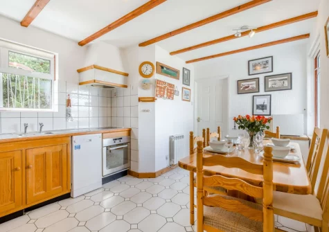 The kitchen & dining area at Briar Rose, Polruan