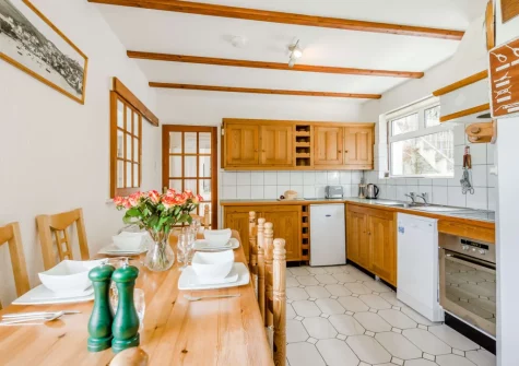 The kitchen & dining area at Briar Rose, Polruan