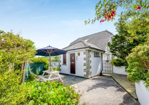 The patio & alfresco dining area at Briar Rose, Polruan
