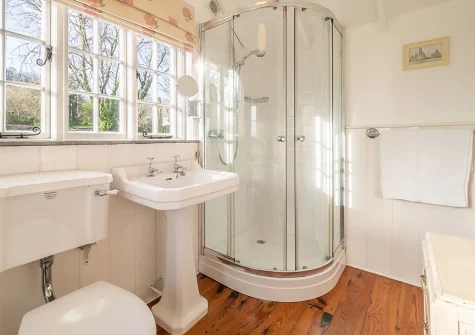 The bathroom at Bridge Cottage, Penpol
