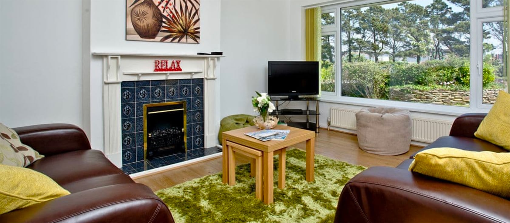 Bridge House, Perranporth is a five bedroom house to sleep ten. It is well furnished to a four star standard and has internet, ample parking and gardens to front and rear. This family-friendly property is within easy reach of Perranporth Beach.