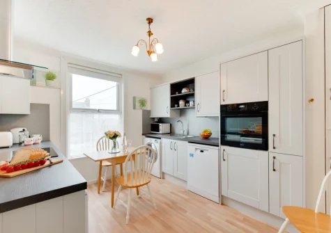 The kitchen & dining area at Brixham View, Seaton