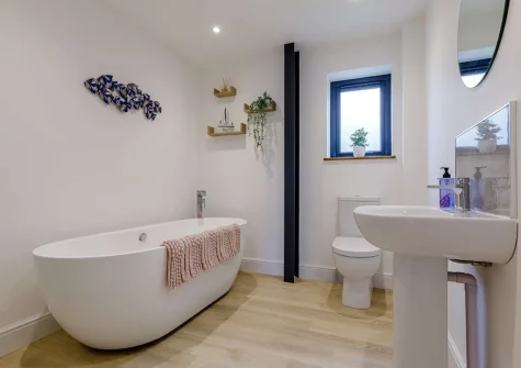 The bathroom at Broadsands Barn, Berrynarbor