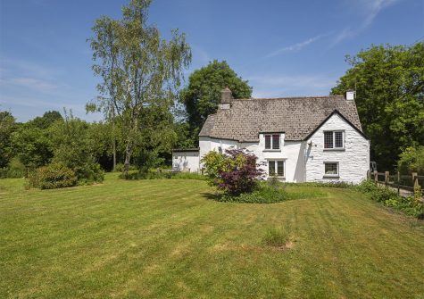 Outside Brook Farm, Washbourne