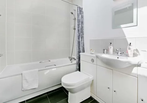 Bedroom #1 en-suite bathroom at Buckland Barn, Buckland Brewer