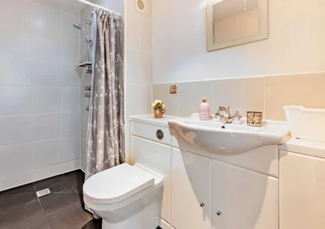 Bedroom #2 en-suite wet room at Buckland Barn, Buckland Brewer