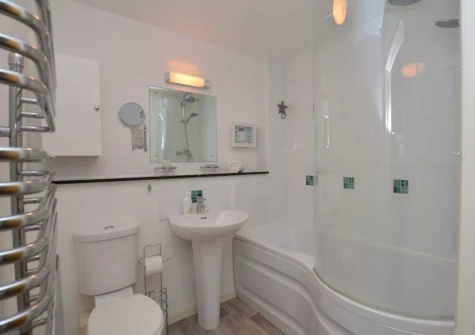 The bathroom at Bude's Cwtch, Bude