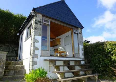 rear enclosed terraced garden & summerhouse