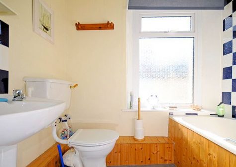 The bathroom @ Buoys Cottage, Shaldon