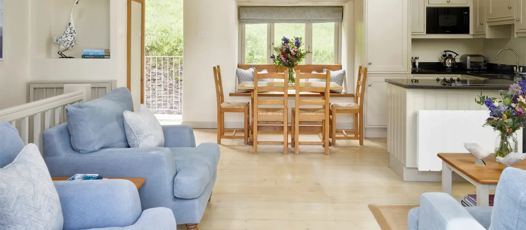Burrator, Gitcombe Estate, Cornworthy is a luxury three bedroom, two bathroom holiday cottage with woodburner, furnished roof terrace, BBQ & stunning rural views. Onsite amenities include indoor & outdoor pool, tennis & play area near Dart Valley
