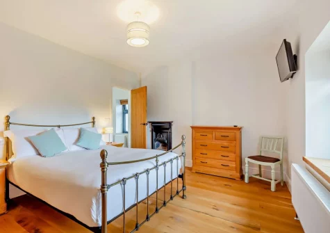 Bedroom #3 at Burrow Farmhouse, Staple Cross