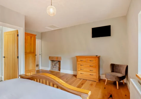 Bedroom #5 at Burrow Farmhouse, Staple Cross
