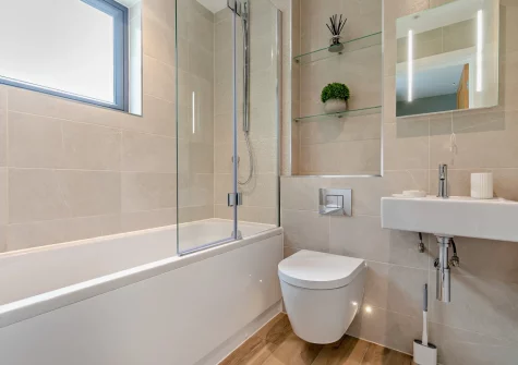 The bathroom at Buttercup at The Camel Trail, Tredethy