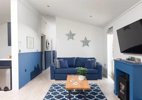 The living area at Buttercup Lodge, 33 Roadford Lake Lodges, Broadwoodwidger